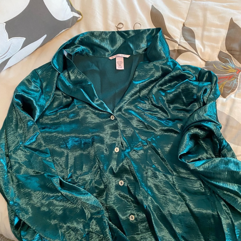 Silky Victoria’s Secret pj set. Emerald green, XL, long sleeve top and shorts